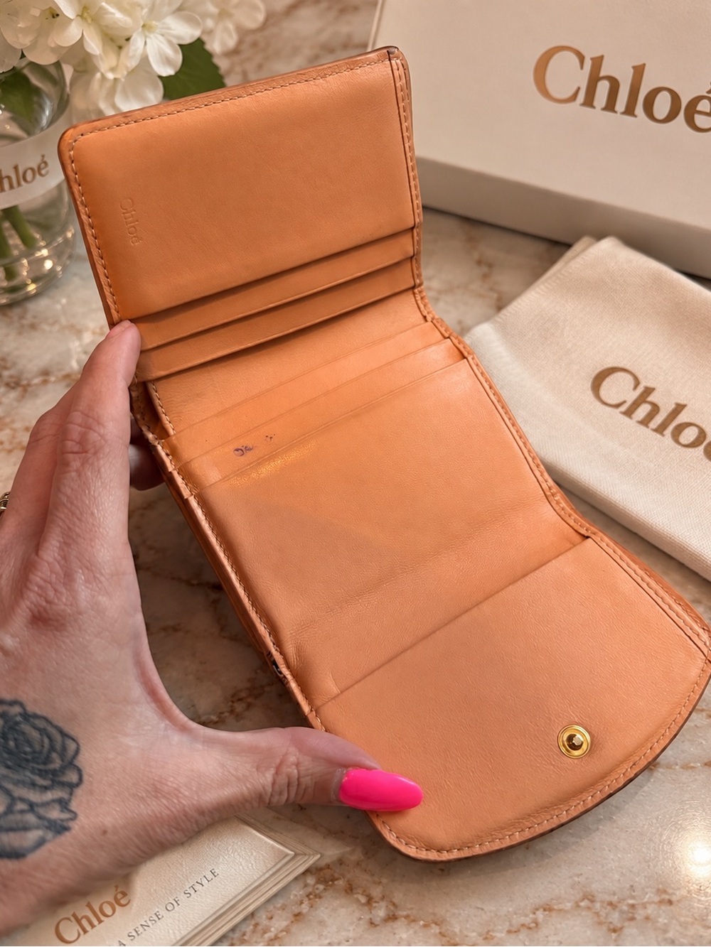 Chloé C Logo Leather Trifold Wallet - Picture 2 of 4